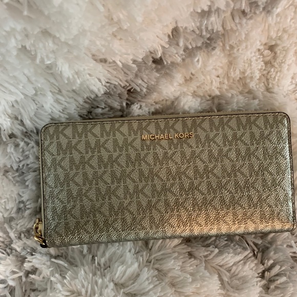 Michael Kors Gold Wallet - Picture 3 of 13
